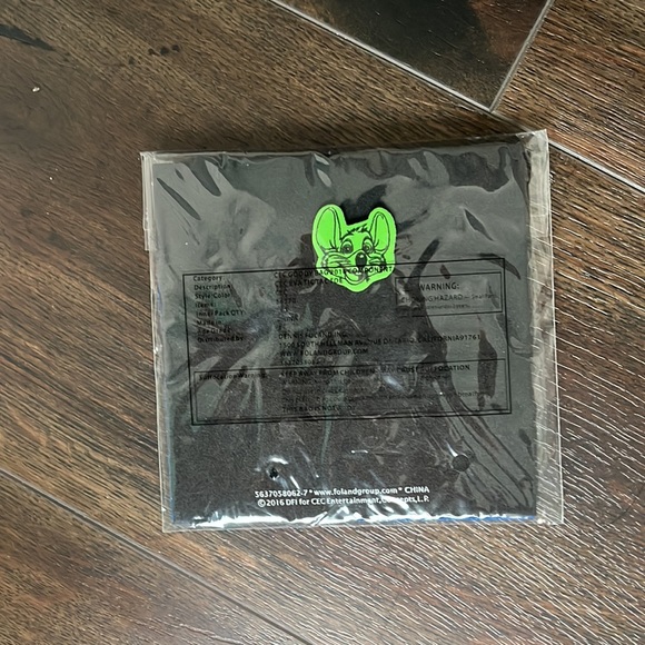 Chuck E. cheese Tic tax toe foam game - Picture 2 of 3